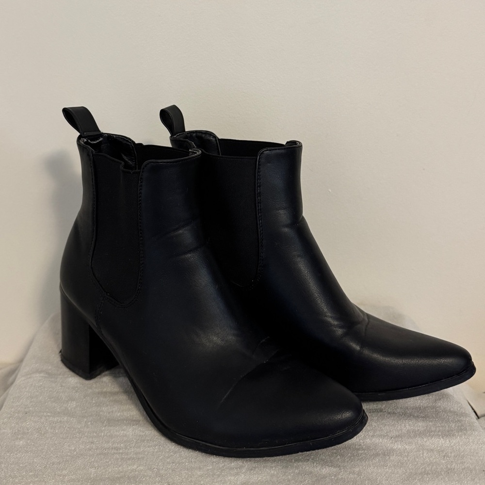 Streetwear Society Black Chelsea Block Heel Ankle Boots - Picture 2 of 6